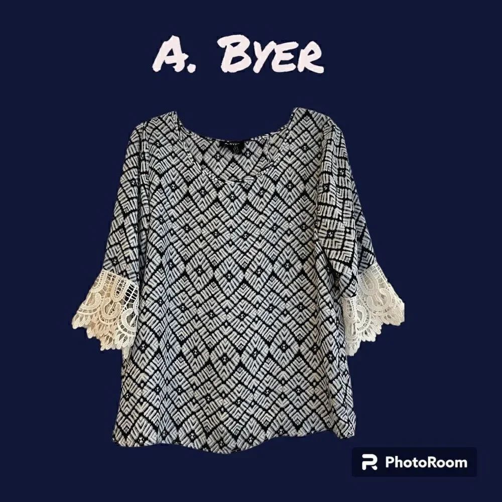 A. Byer Women’s Geometric Blouse Lace Sleeves Size M